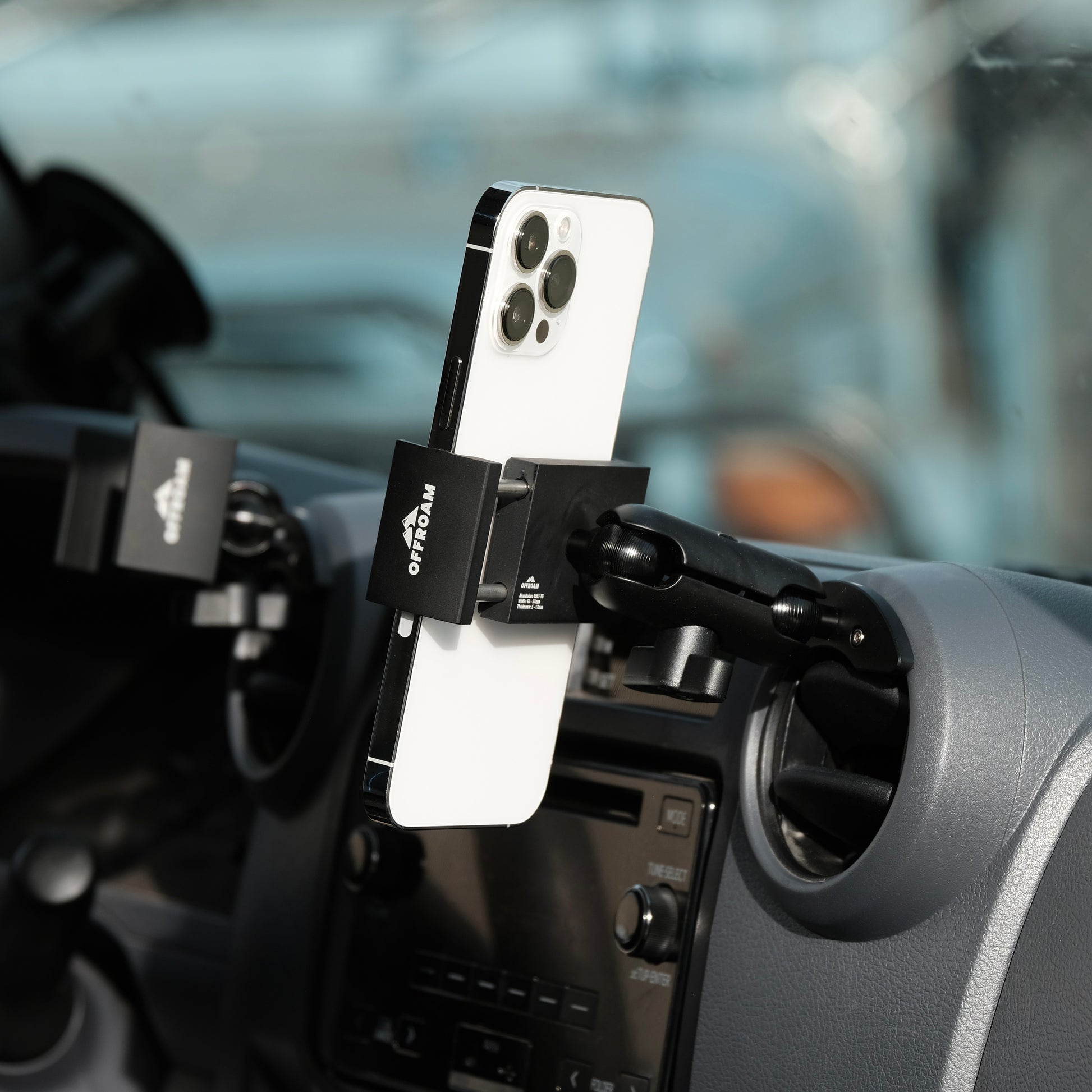 15W Wireless Charging Phone Mount For Toyota 4Runner (2010-2024) – Magnetic Holder, No Tools Install
